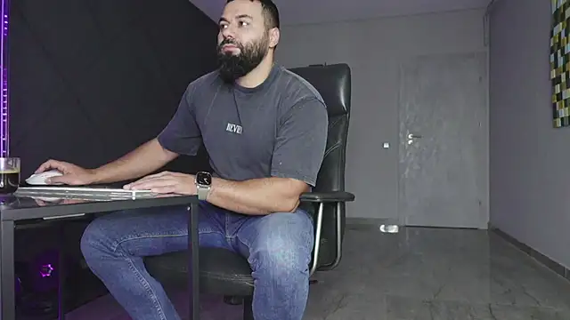 Snapshot of mattmasterss chatting on 12/04/25, 06:55 mattmasterss online show from 12/04/25, 06:55