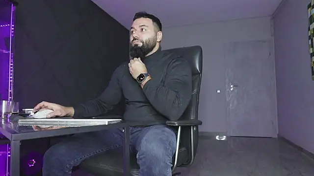 Snapshot of mattmasterss chatting on 12/16/25, 07:41 mattmasterss online show from 12/16/25, 07:41