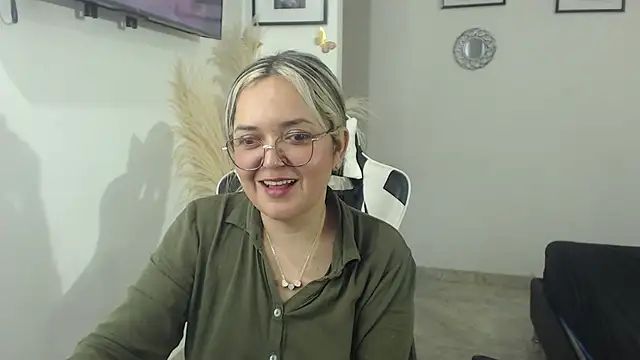 Snapshot of samy_vsn chatting on 03/22/26, 01:42 samy vsn online show from 03/22/26, 01:42
