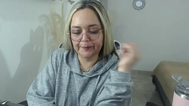 Snapshot of samy_vsn chatting on 04/16/26, 09:39 samy vsn online show from 04/16/26, 09:39