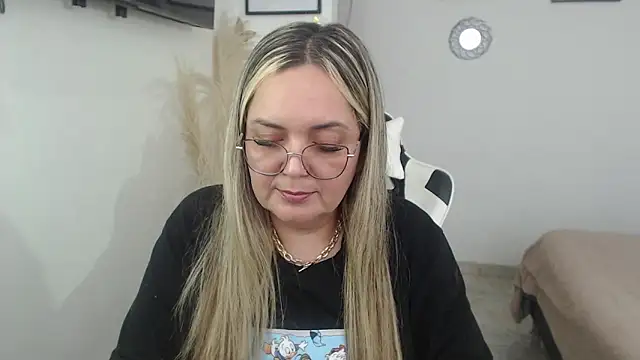 Snapshot of samy_vsn chatting on 04/18/26, 06:34 samy vsn online show from 04/18/26, 06:34