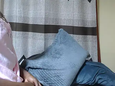 khakiline online show from 10/21/25, 06:41