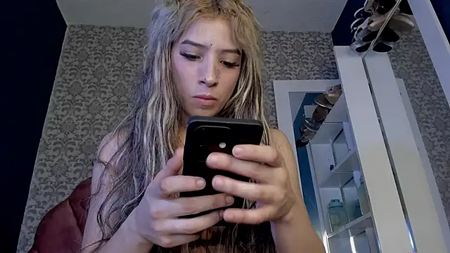 Snapshot of Samantha_cp_ chatting on 02/24/25, 03:20 Samantha cp online show from 02/24/25, 03:20