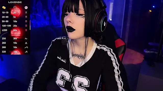 Snapshot of Eva-miller1 chatting on 10/23/25, 11:09 Eva-miller1 online show from 10/23/25, 11:09