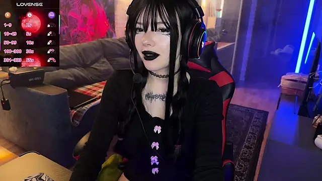 Snapshot of Eva-miller1 chatting on 11/07/25, 09:31 Eva-miller1 online show from 11/07/25, 09:31