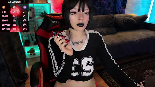 Snapshot of Eva-miller1 chatting on 11/17/25, 11:27 Eva-miller1 online show from 11/17/25, 11:27