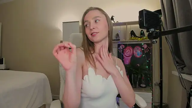 CharlotteWells online show from 01/03/25, 02:30