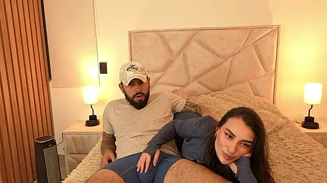 Snapshot of teseo_and_afroditha_ chatting on 10/15/25, 01:50 teseo and afroditha  online show from 10/15/25, 01:50