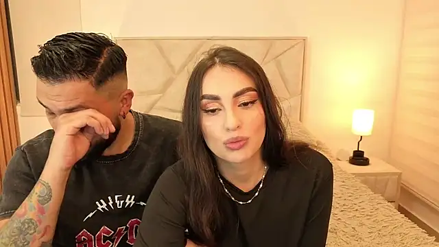 Snapshot of teseo_and_afroditha_ chatting on 10/21/25, 04:24 teseo and afroditha  online show from 10/21/25, 04:24