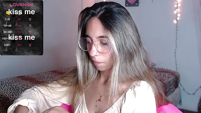 Snapshot of MitchWilson1 chatting on 10/01/25, 10:27 MitchWilson1 online show from 10/01/25, 10:27