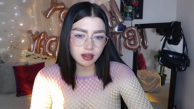 Snapshot of mily_thomson_b_ chatting on 09/12/25, 08:31 mily thomson b  online show from 09/12/25, 08:31