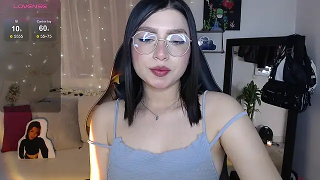 Snapshot of mily_thomson_b_ chatting on 09/17/25, 10:22 mily thomson b  online show from 09/17/25, 10:22