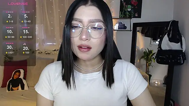 Snapshot of mily_thomson_b_ chatting on 09/27/25, 07:19 mily thomson b  online show from 09/27/25, 07:19