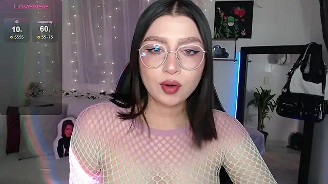 Snapshot of mily_thomson_b_ chatting on 09/30/25, 01:54 mily thomson b  online show from 09/30/25, 01:54