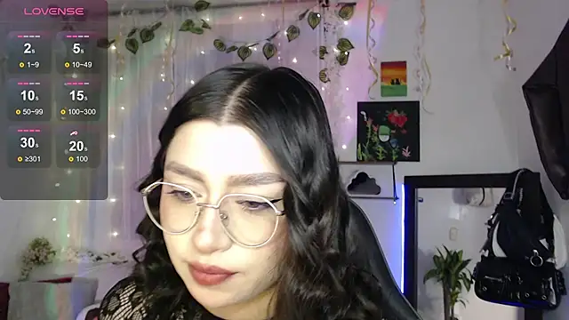 Snapshot of mily_thomson_b_ chatting on 10/02/25, 03:02 mily thomson b  online show from 10/02/25, 03:02