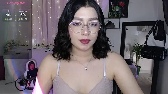 Snapshot of mily_thomson_b_ chatting on 10/04/25, 07:34 mily thomson b  online show from 10/04/25, 07:34