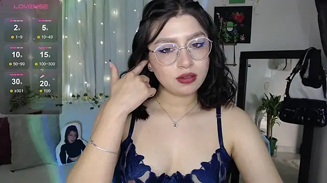 Snapshot of mily_thomson_b_ chatting on 10/05/25, 06:06 mily thomson b  online show from 10/05/25, 06:06