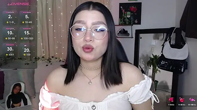 Snapshot of mily_thomson_b_ chatting on 10/08/25, 01:58 mily thomson b  online show from 10/08/25, 01:58