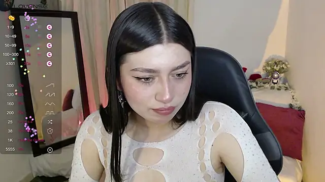 Snapshot of mily_thomson_b_ chatting on 03/10/26, 12:04 mily thomson b online show from 03/10/26, 12:04