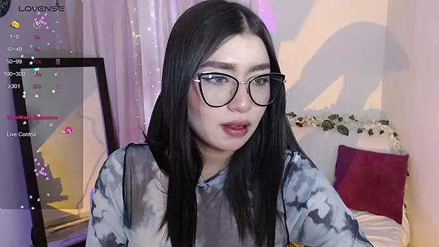 Snapshot of mily_thomson_b_ chatting on 04/05/26, 10:18 mily thomson b online show from 04/05/26, 10:18