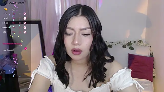 Snapshot of mily_thomson_b_ chatting on 04/20/26, 10:44 mily thomson b online show from 04/20/26, 10:44
