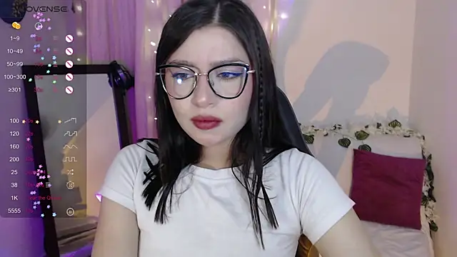 Snapshot of mily_thomson_b_ chatting on 04/25/26, 12:35 mily thomson b online show from 04/25/26, 12:35