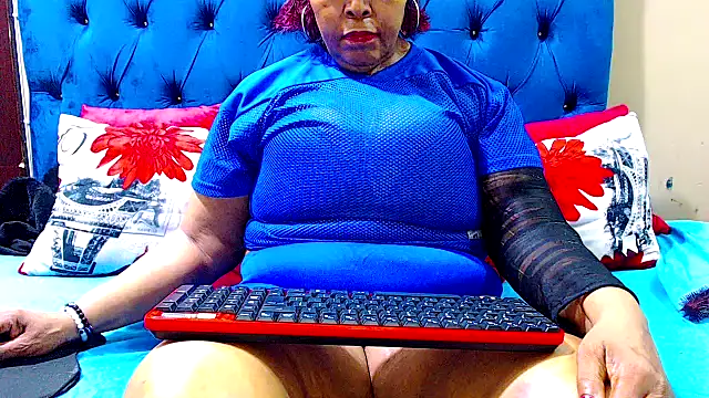 ebonycandy10 online show from 02/18/25, 04:48