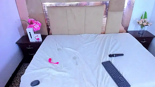 Snapshot of LizBrook chatting on 01/23/25, 10:11 LizBrook online show from 01/23/25, 10:11