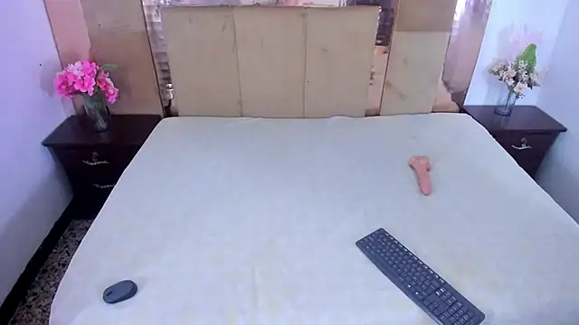 Snapshot of LizBrook chatting on 03/02/25, 03:05 LizBrook online show from 03/02/25, 03:05