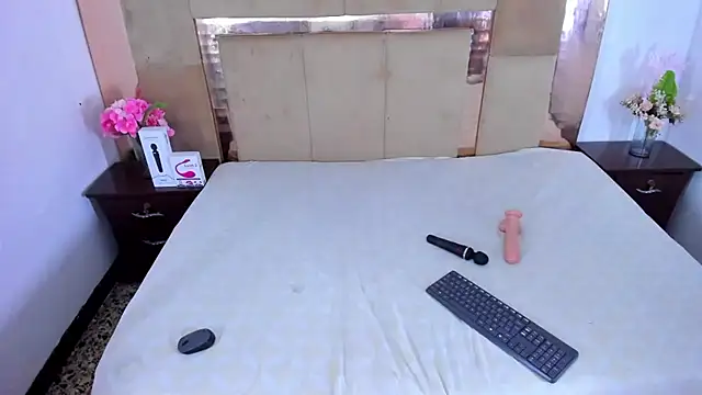 Snapshot of LizBrook chatting on 03/14/25, 07:23 LizBrook online show from 03/14/25, 07:23