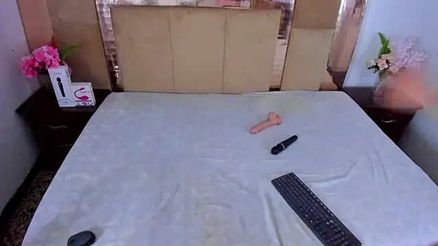 Snapshot of LizBrook chatting on 10/07/25, 07:22 LizBrook online show from 10/07/25, 07:22