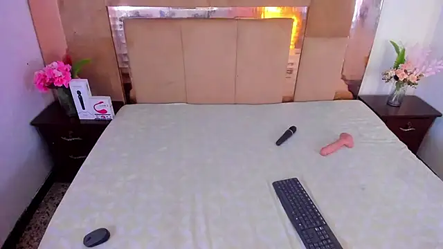 Snapshot of LizBrook chatting on 10/22/25, 07:13 LizBrook online show from 10/22/25, 07:13