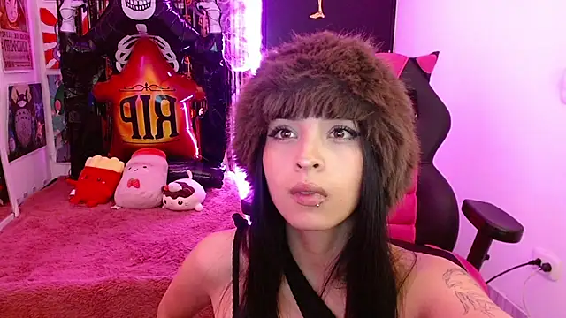 Kind Scarlett online show from 10/24/25, 01:24