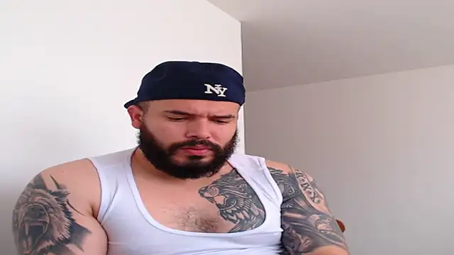 Snapshot of alexandergranda71 chatting on 02/13/25, 03:14 alexandergranda71 online show from 02/13/25, 03:14