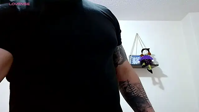 Snapshot of alexandergranda71 chatting on 09/23/25, 05:16 alexandergranda71 online show from 09/23/25, 05:16