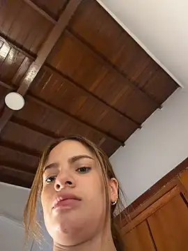 Snapshot of emiss_ chatting on 07/01/26, 01:56 emiss online show from 07/01/26, 01:56