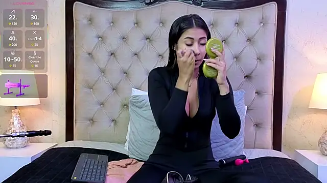 Snapshot of MontVta chatting on 12/05/25, 12:14 MontVta online show from 12/05/25, 12:14