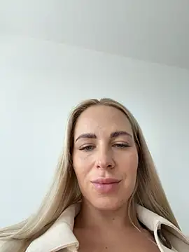 streetdoll online show from 10/24/25, 01:40