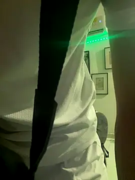 Snapshot of royalgirls_x chatting on 11/14/25, 01:26 royalgirls x online show from 11/14/25, 01:26