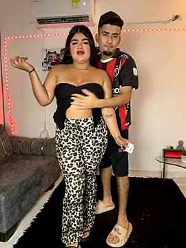 Snapshot of royalgirls_x chatting on 11/21/25, 01:26 royalgirls x online show from 11/21/25, 01:26