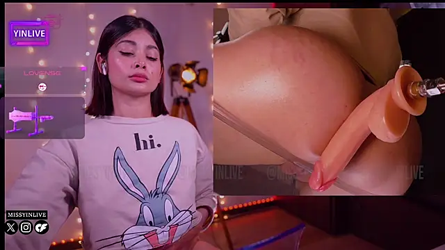 Snapshot of Yinlive chatting on 12/11/24, 01:26 Yinlive online show from 12/11/24, 01:26