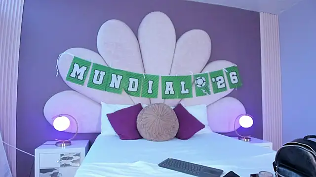 PaulinaDuarte online show from 06/19/26, 01:04