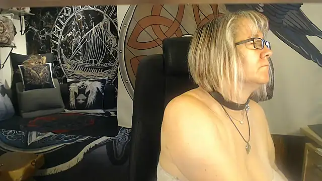 Snapshot of TittenMichelle chatting on 09/19/25, 06:59 TittenMichelle online show from 09/19/25, 06:59