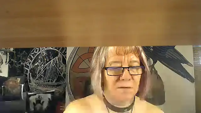 Snapshot of TittenMichelle chatting on 12/03/25, 07:49 TittenMichelle online show from 12/03/25, 07:49