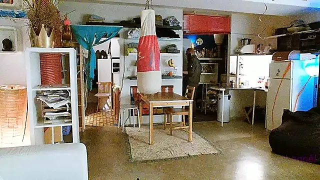 Snapshot of BongChannel chatting on 12/31/24, 06:46 BongChannel online show from 12/31/24, 06:46