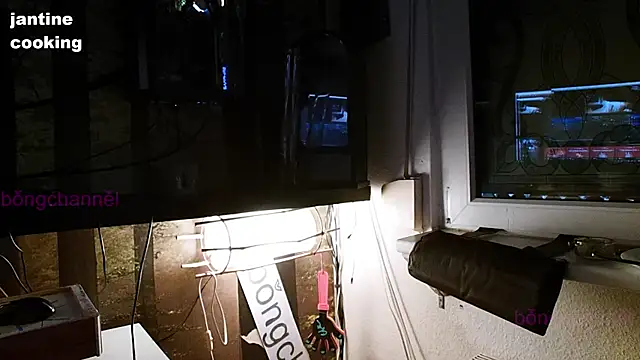 Snapshot of BongChannel chatting on 01/01/25, 01:05 BongChannel online show from 01/01/25, 01:05