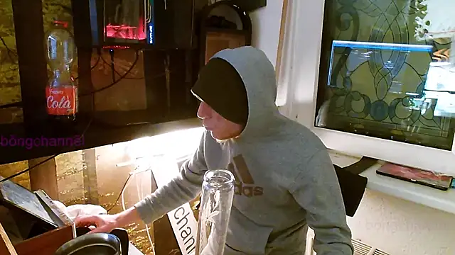 Snapshot of BongChannel chatting on 01/02/25, 08:49 BongChannel online show from 01/02/25, 08:49