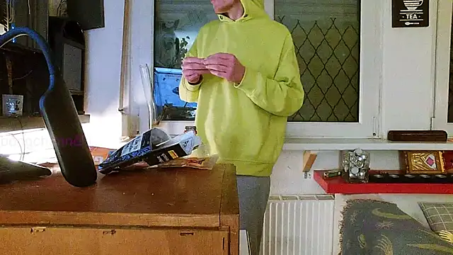 Snapshot of BongChannel chatting on 01/03/25, 04:59 BongChannel online show from 01/03/25, 04:59