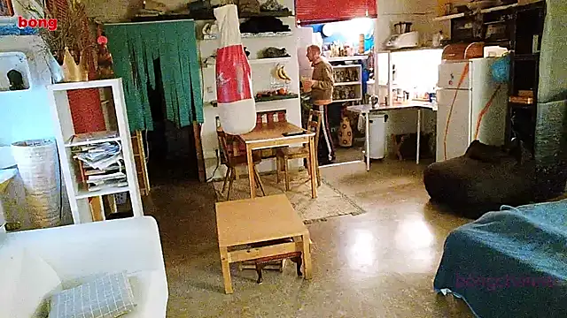 Snapshot of BongChannel chatting on 01/04/25, 02:14 BongChannel online show from 01/04/25, 02:14