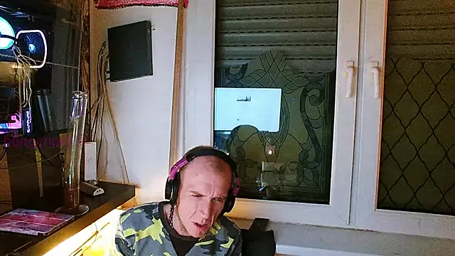 Snapshot of BongChannel chatting on 01/09/25, 12:25 BongChannel online show from 01/09/25, 12:25